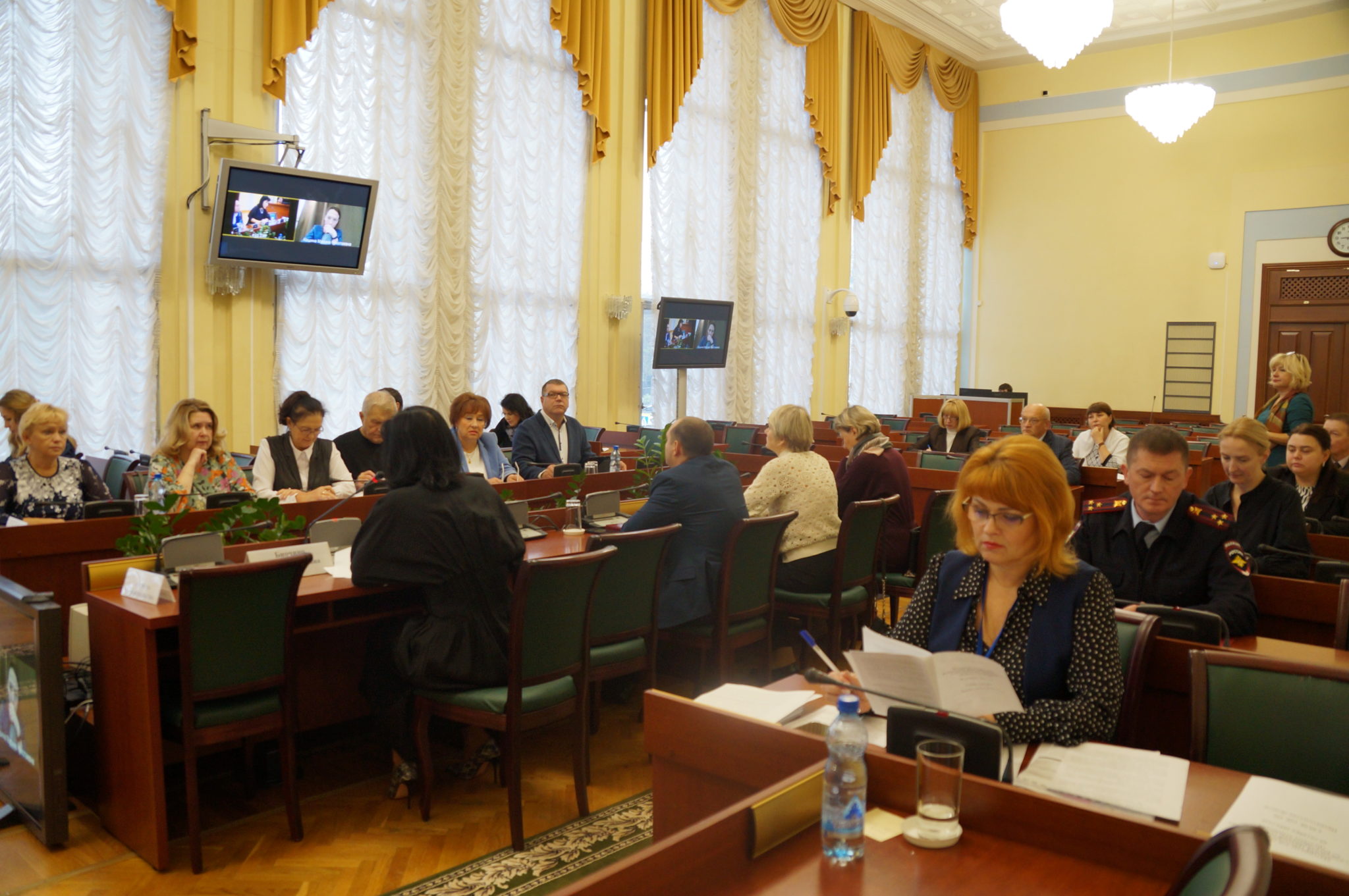 Условия достойного труда в Ярославской области обсудили в рамках комиссии