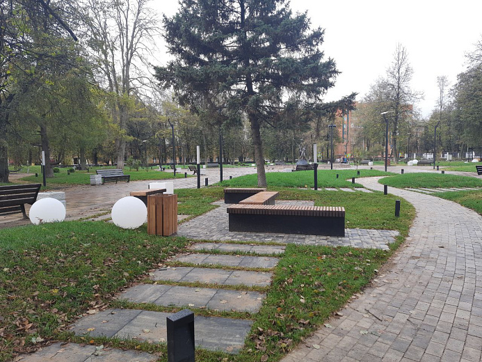 В Ярославле прошла техприемка работ в скверах на площади Труда