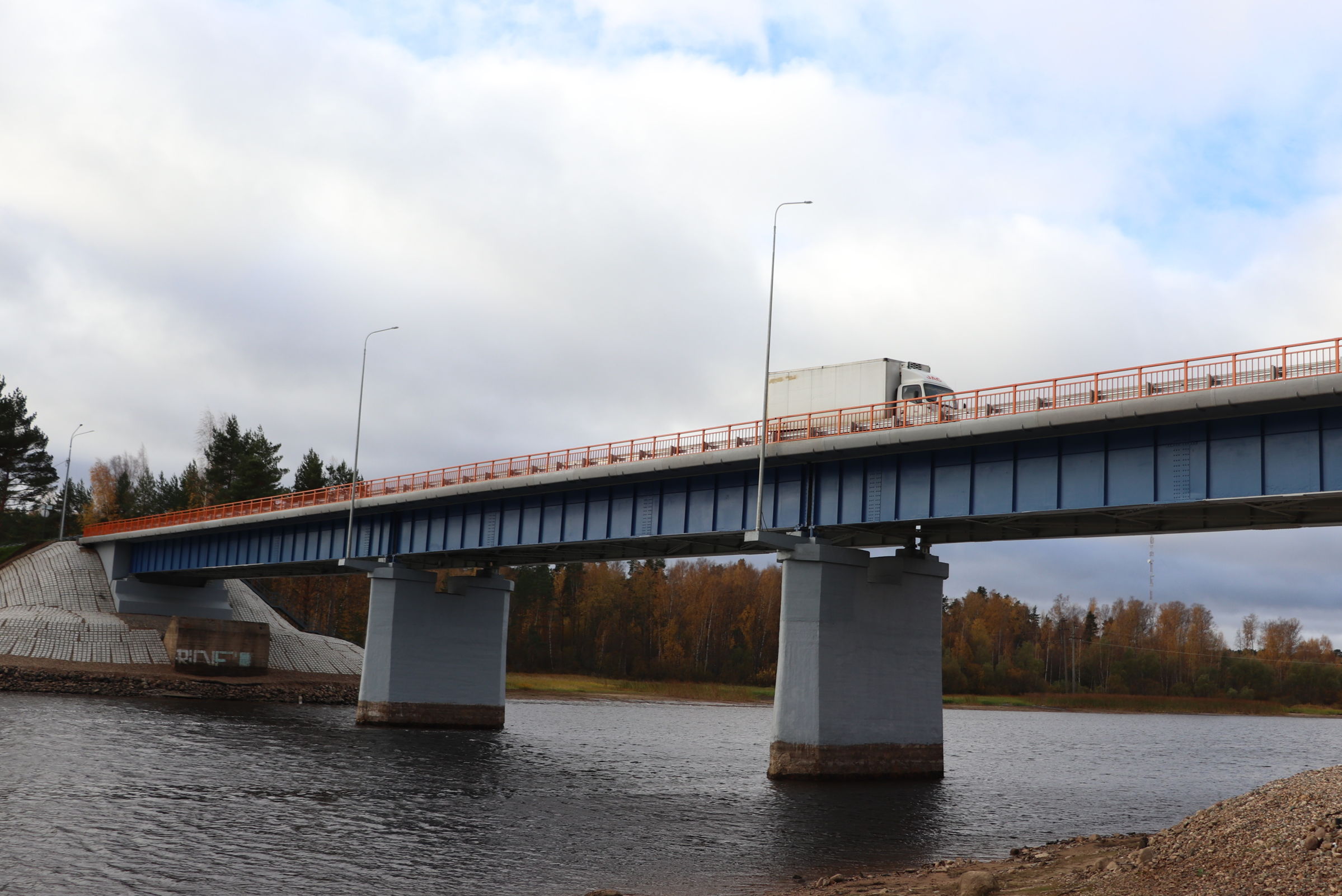 Завершен капитальный ремонт моста через реку Юхоть в Ярославской области