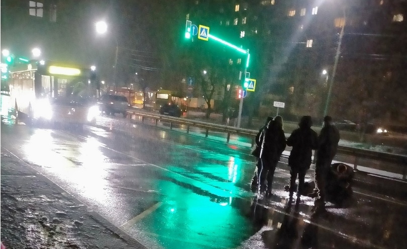 В Ярославле на пешеходном переходе водитель автобуса сбил мужчину