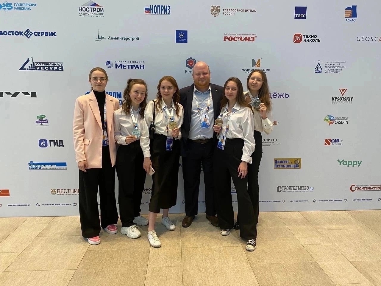 Ярославские школьницы завоевали золото на Международном строительном чемпионате