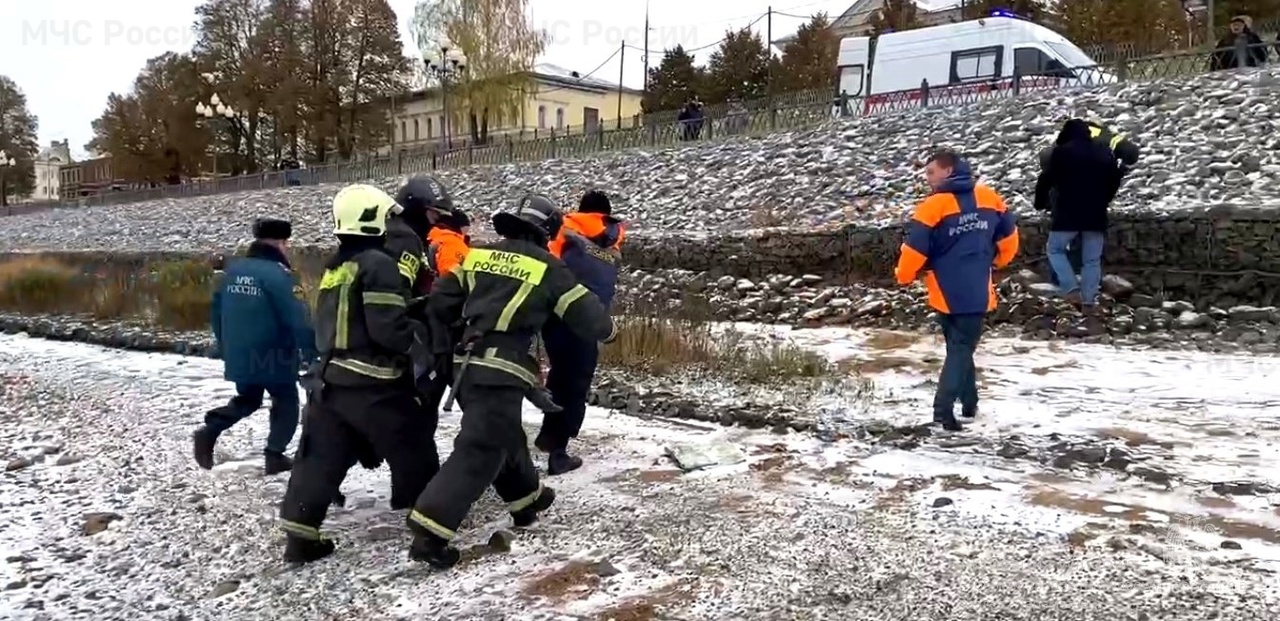 В Рыбинске спасли упавшую с Волжского моста девушку