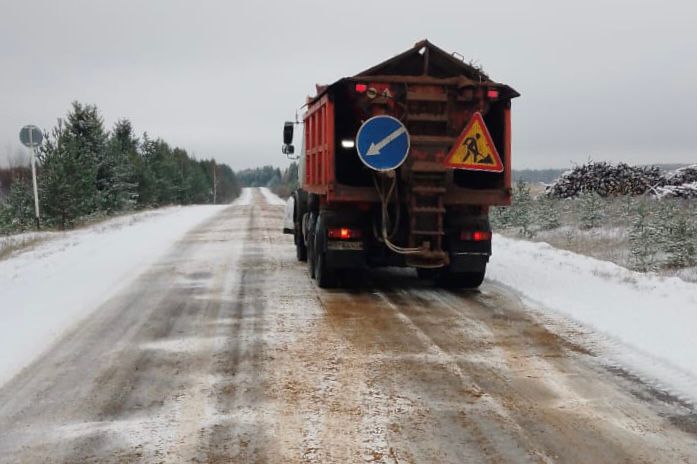Более 160 машин убирали трассы в Ярославской области после снегопада