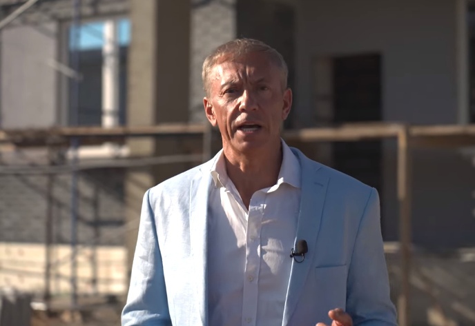 Экс-зампред правительства Ярославской области стал записывать коуч-ролики