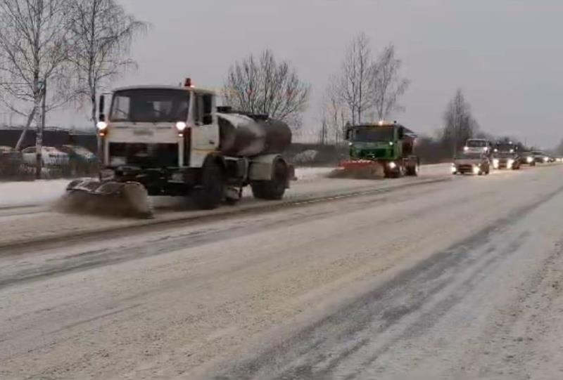 В Рыбинске для устранения последствий снегопада вышло 20 единиц техники