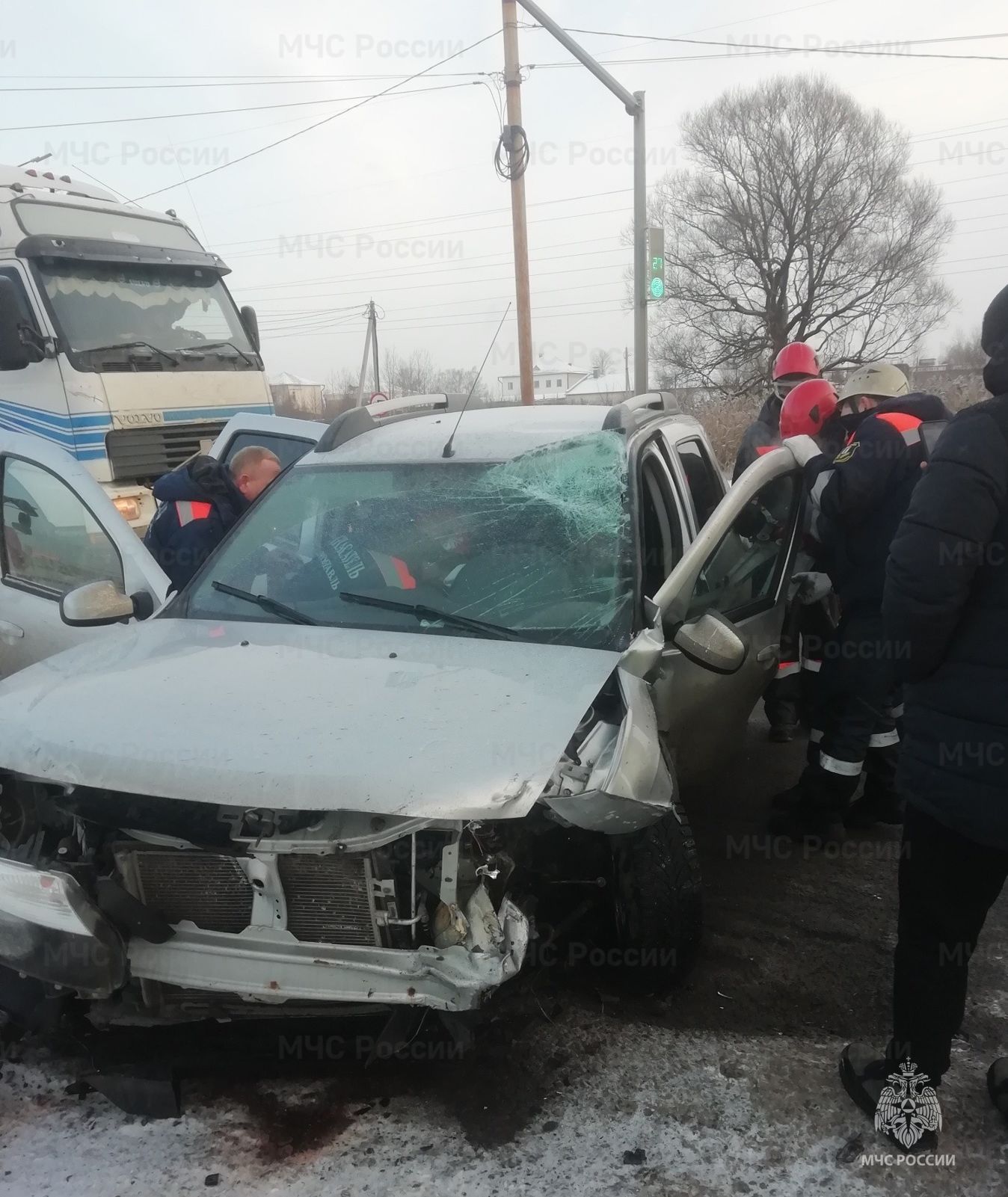 Два человека пострадали при столкновении легковушек в Ярославле