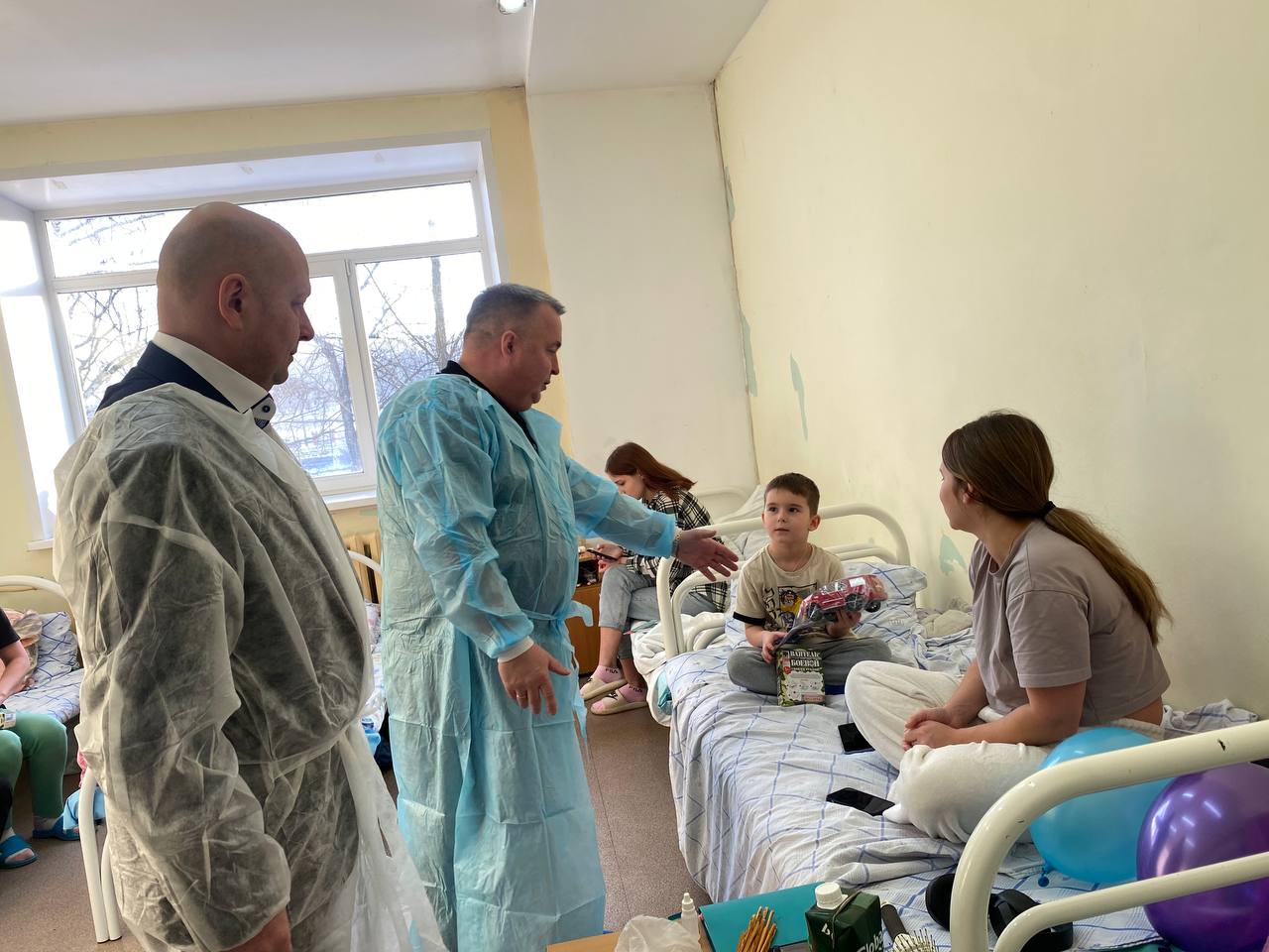 Маленьких пациентов больницы имени Семашко наградили подарками за храбрость