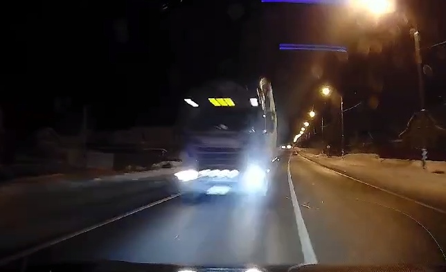 Появилось видео момента смертельного ДТП с фурой на трассе в Ярославской области