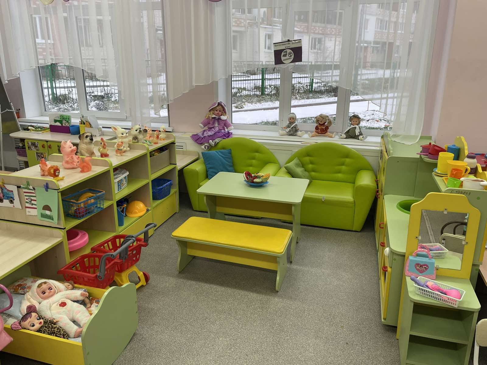 Младшие воспитатели детских садов в Ярославской области получат выплаты к Новому году