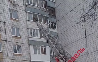 В Ярославле спасли застрявшего на балконе замерзшего ребенка