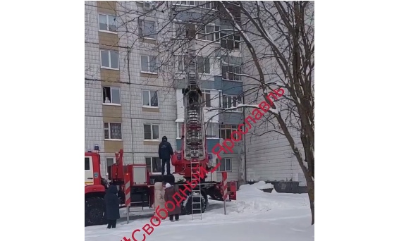 В Ярославле спасли застрявшего на балконе замерзшего ребенка
