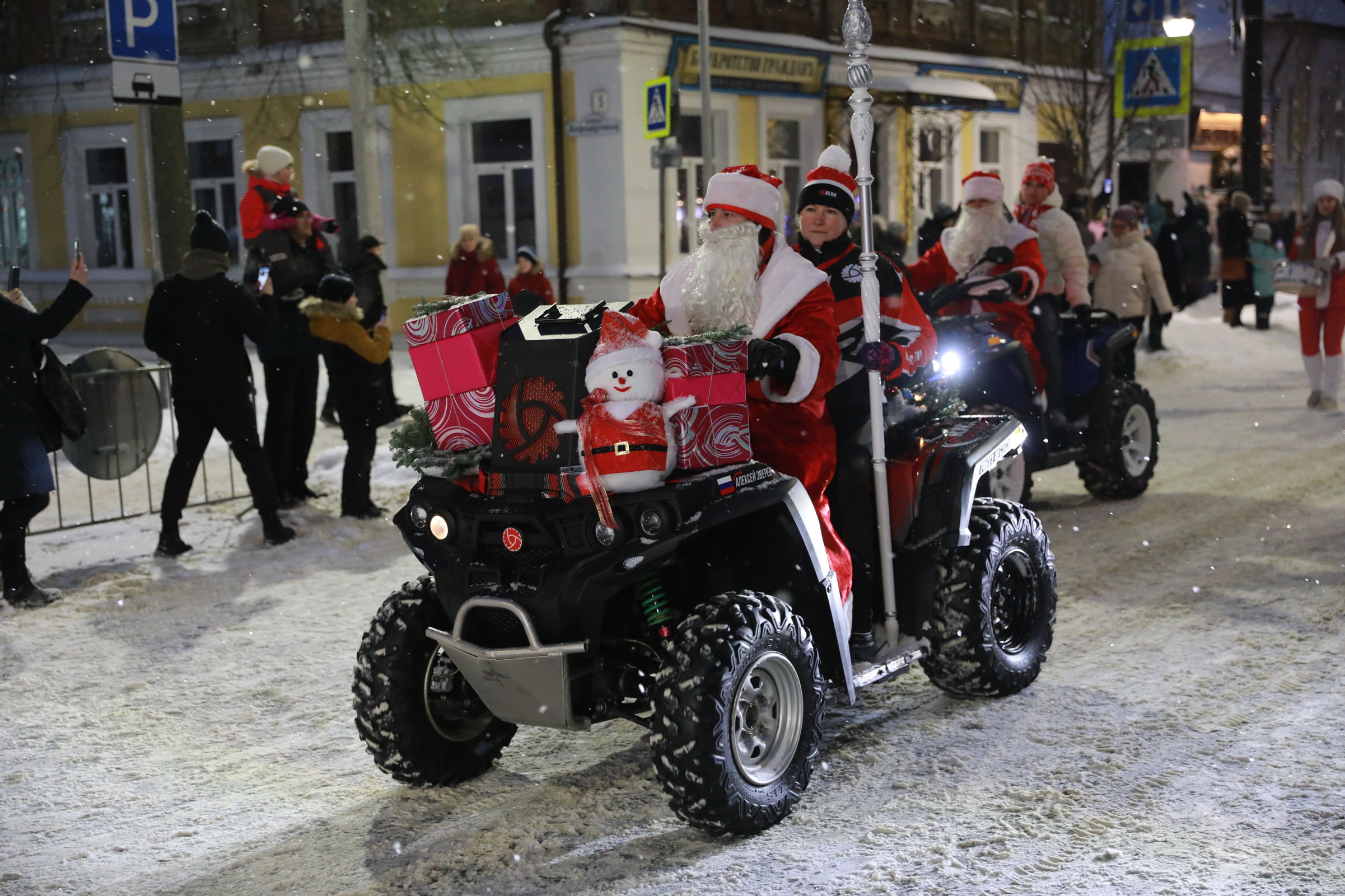 Почти 8 тысяч человек приняли участие в «НаШествии Дедов Морозов» в Рыбинске