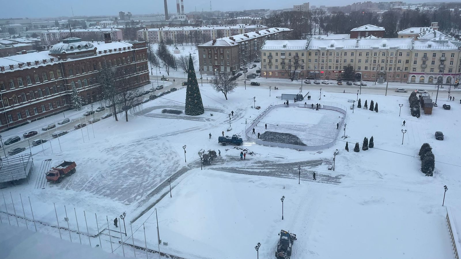 В Рыбинске подрядчик сорвал срок открытия катка на площади Дерунова