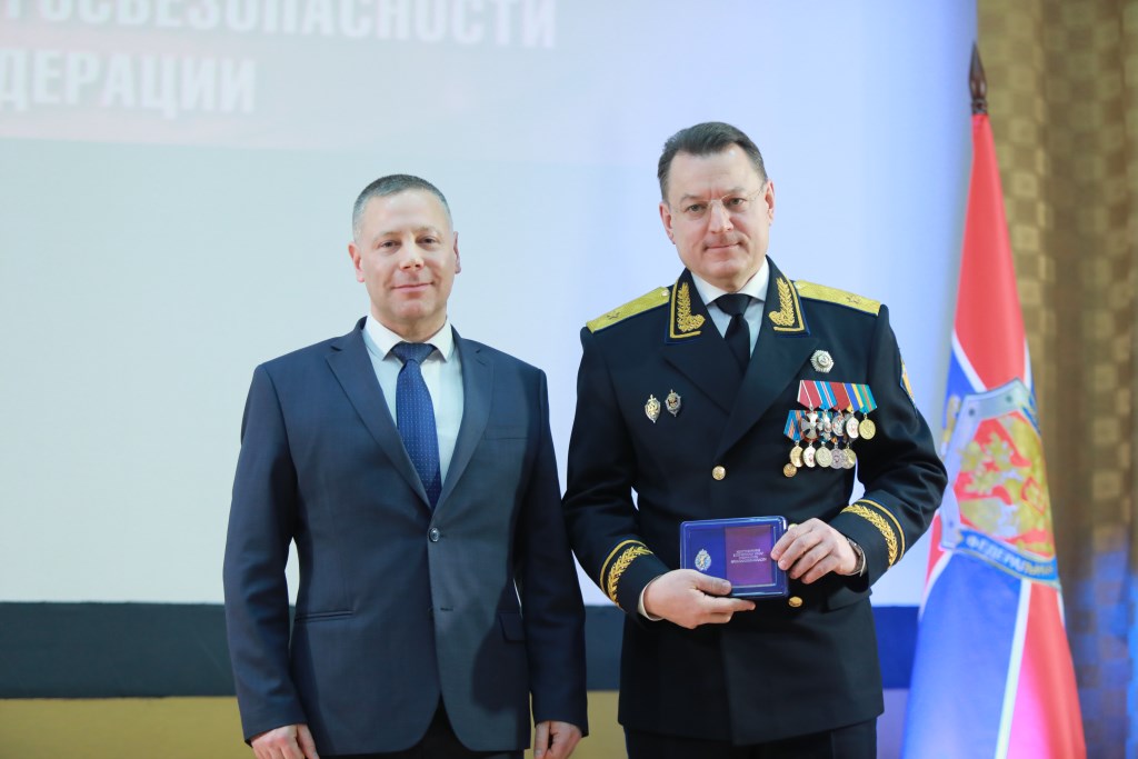 Михаил Евраев поздравил с профессиональным праздником сотрудников регионального управления ФСБ