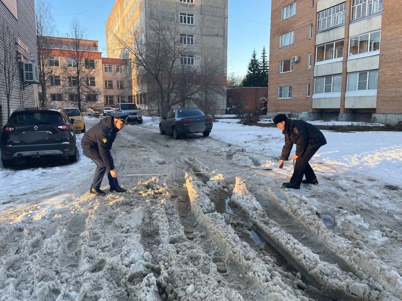 В Рыбинске прокуратура проведет проверку из-за застрявшей в снегу скорой