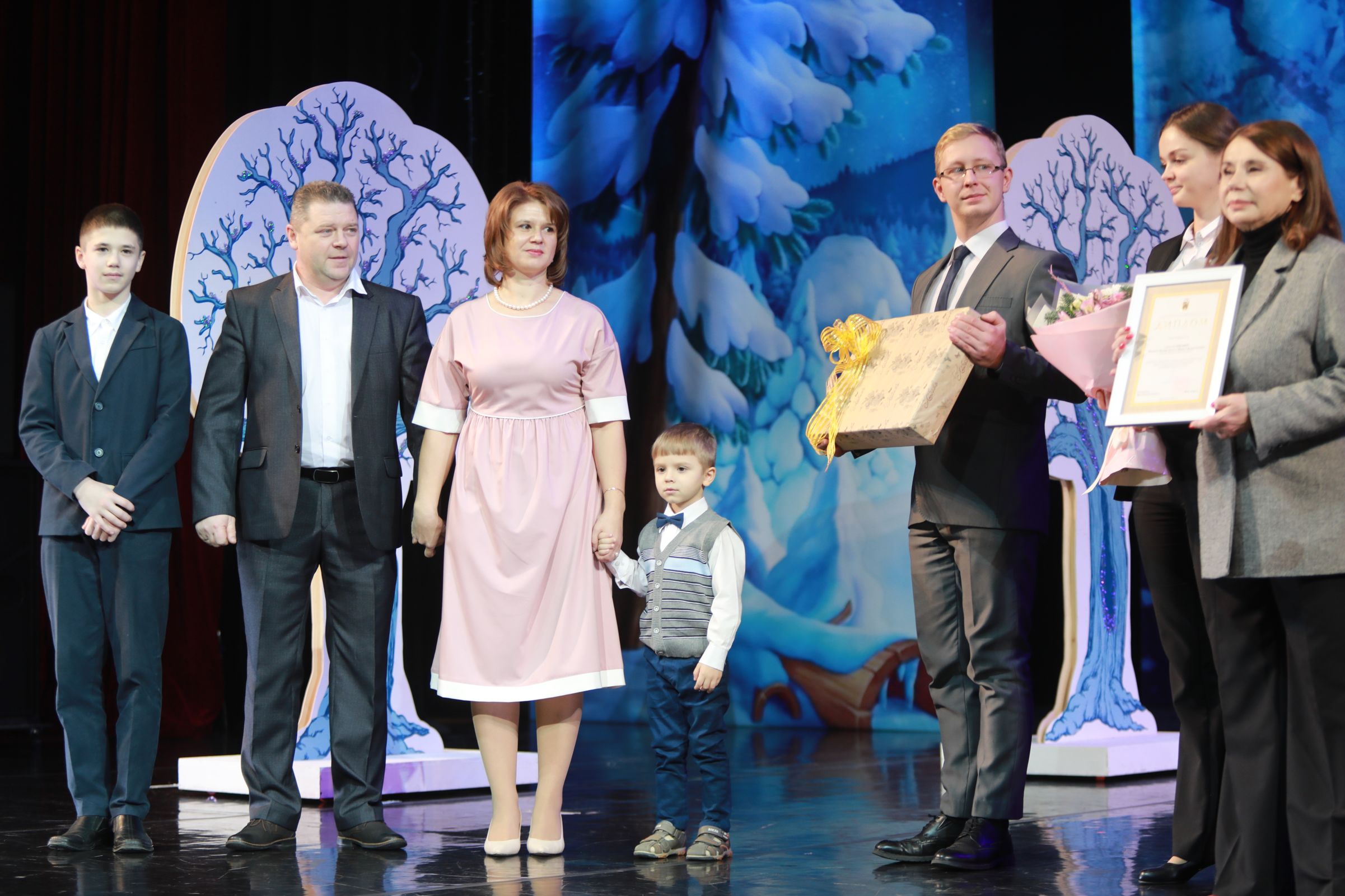 2200 детей со всей Ярославской области посетили губернаторскую елку