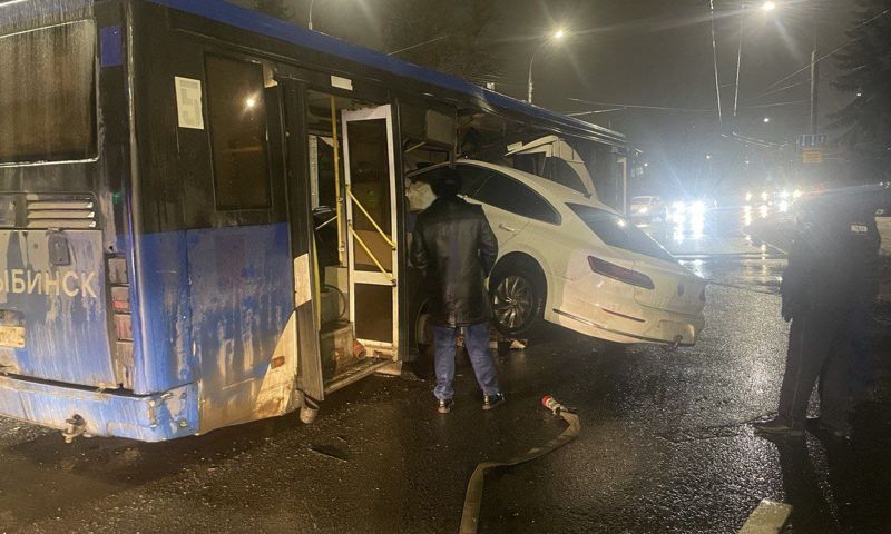 В Ярославской области на протаранившую автобус водителя иномарки завели уголовное дело