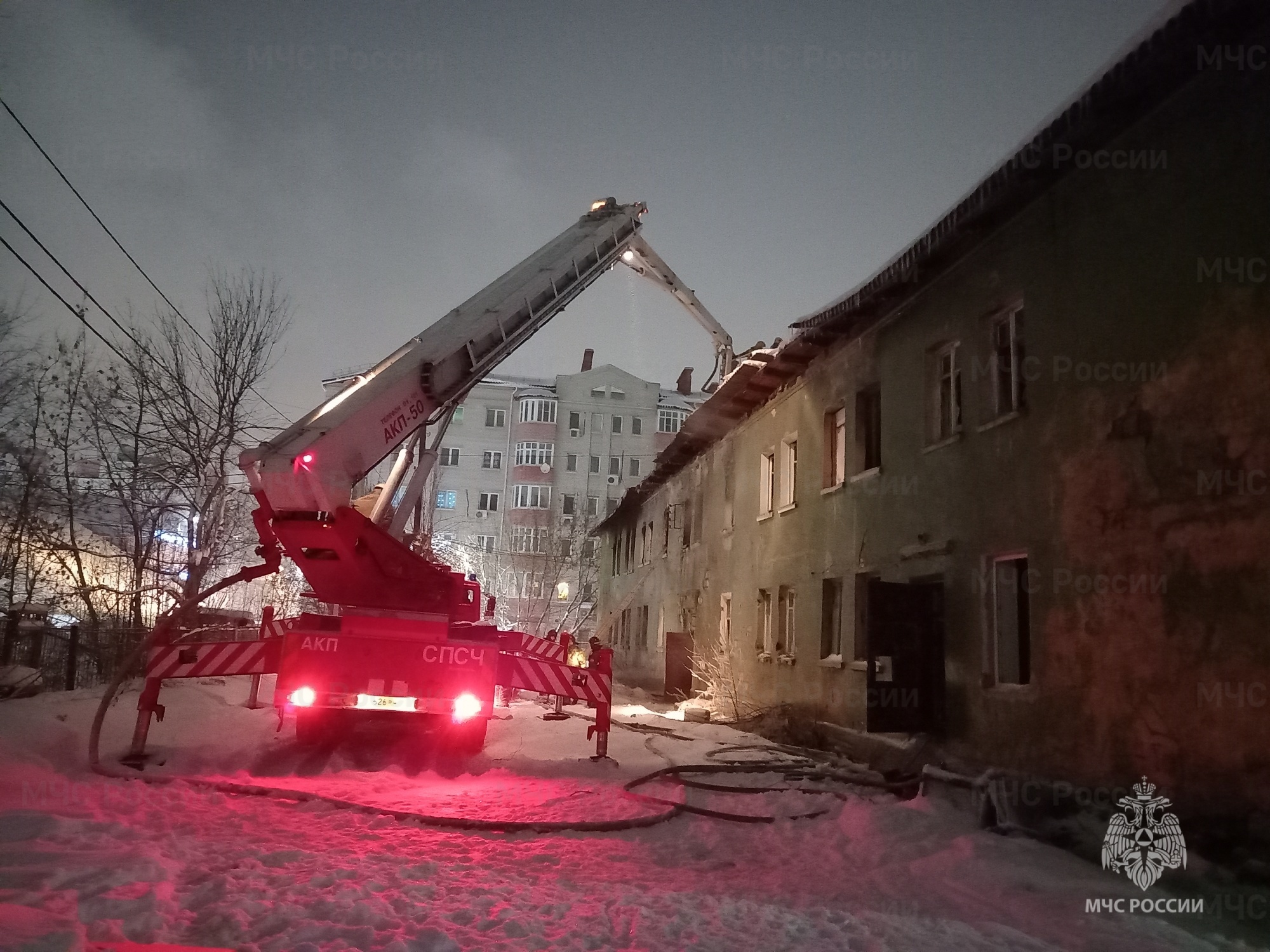 В Ярославле произошел пожар в расселенном доме на улице Радищева