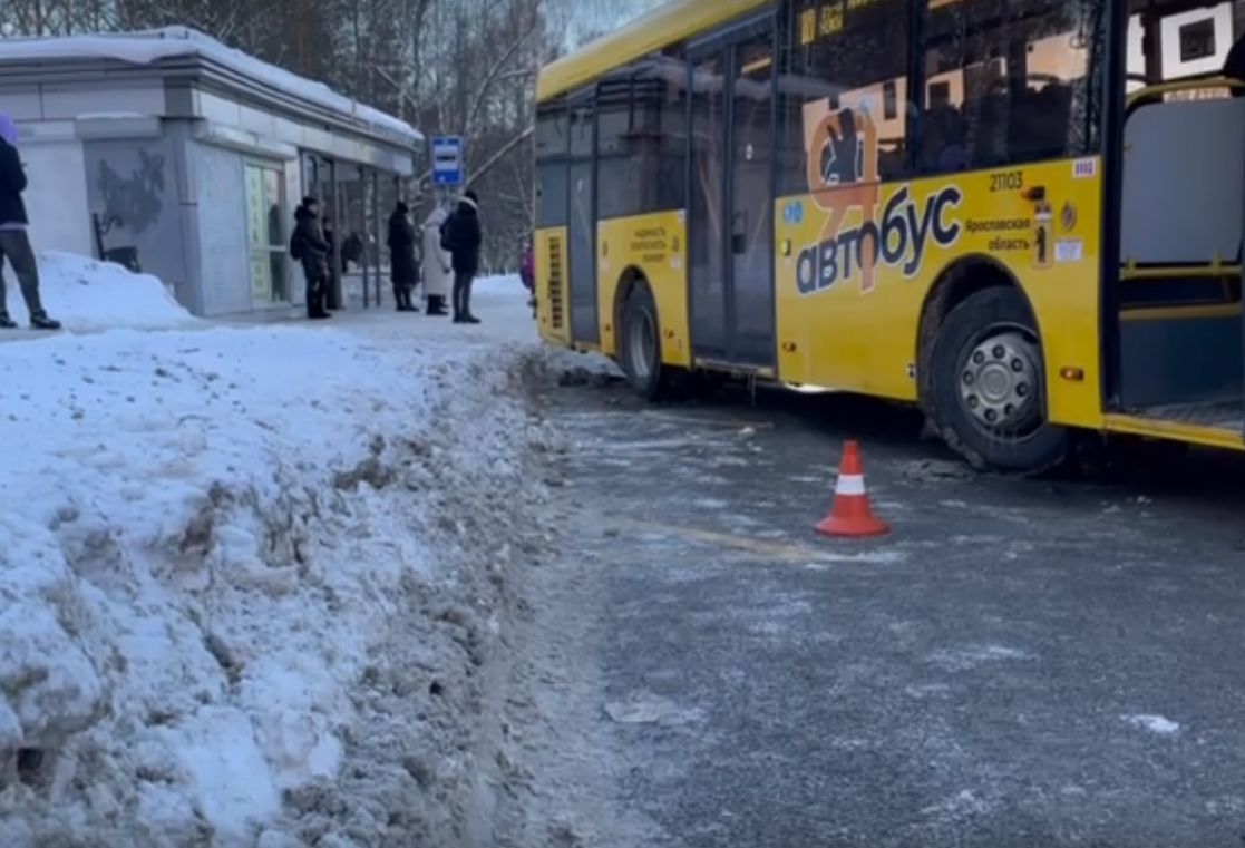 В ДТП с участием пассажирского автобуса в Ярославле погиб пешеход