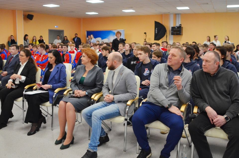 В День студента ярославские хоккеисты поучаствовали в обучающем семинаре по взаимодействию со СМИ