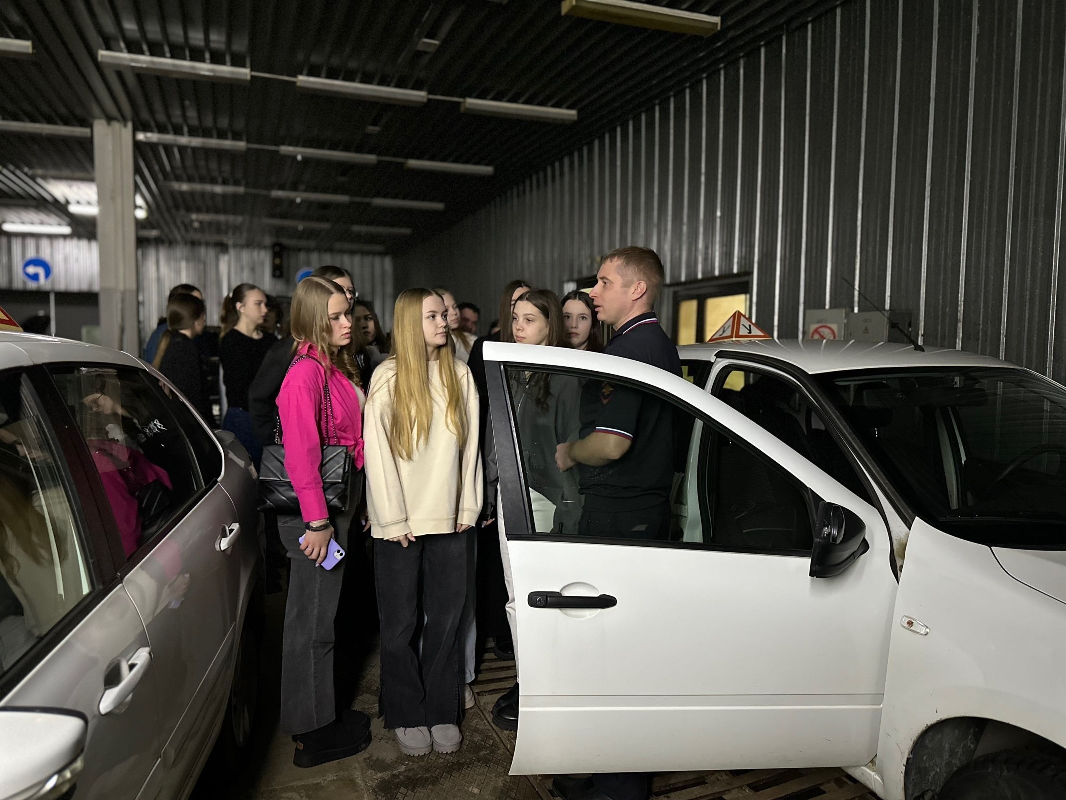 сортировка почта россии. сиделка с проживанием рязань резюме. кременкульская кондитерская фабрика директор. рабочая одежда на складе вайлдберриз работников. сортировщик на почте.