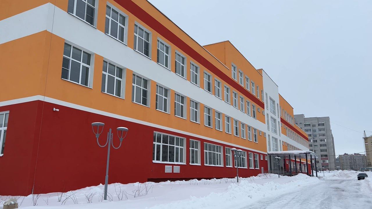 В Ярославле мужчина вынес из строящейся школы на Пашуковской технику на 200 тысяч рублей
