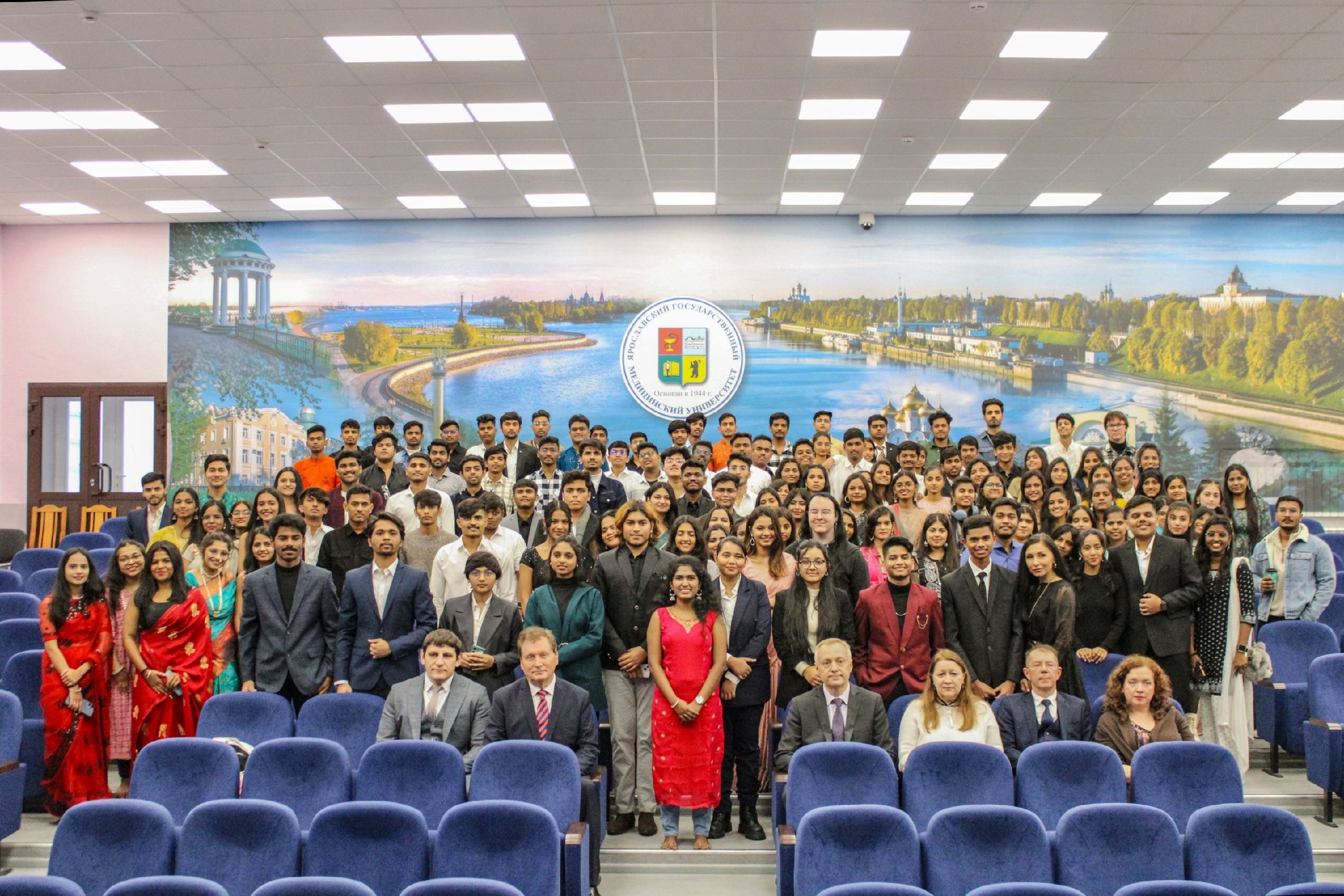 Индийских студентов-медиков посвятили в первокурсники