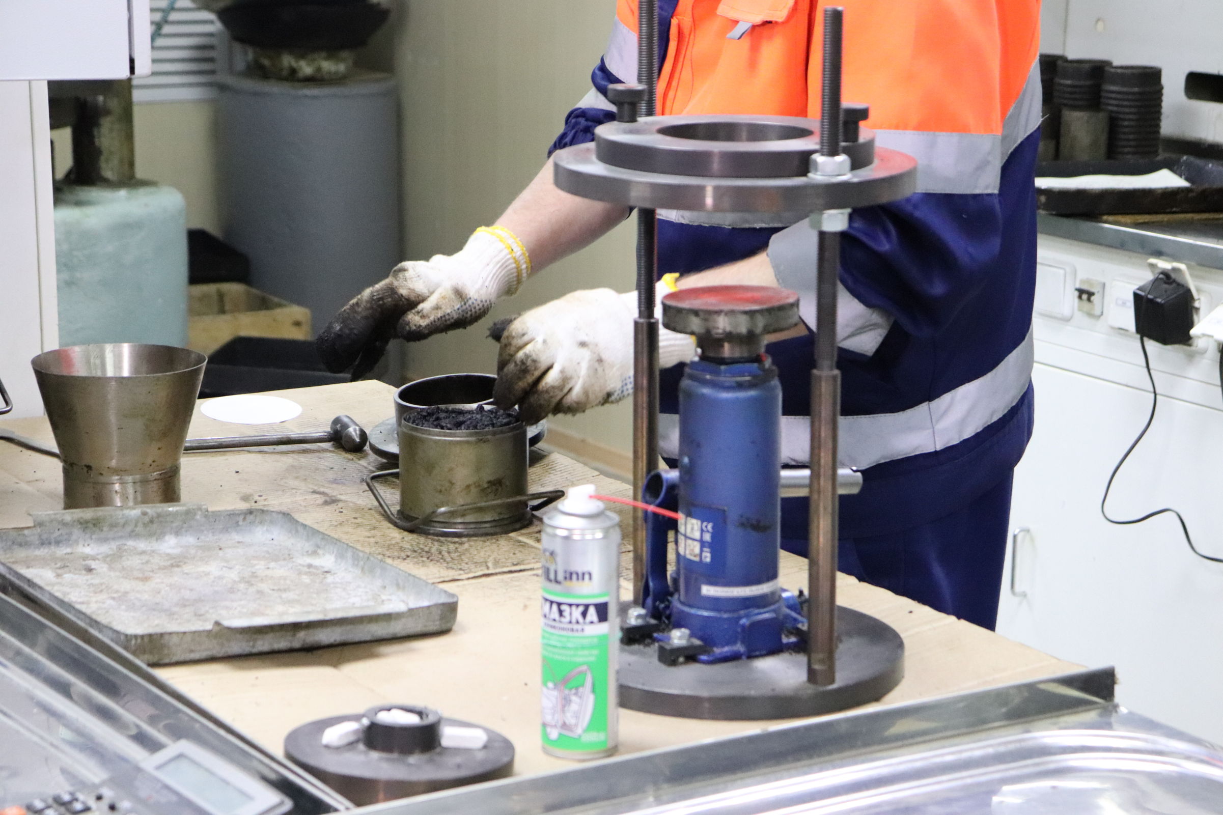 В Ярославской области дорожная лаборатория за год провела 1,7 тысячи испытаний