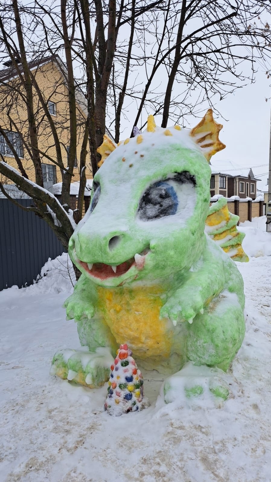 В Ярославле появился второй снежный дракон