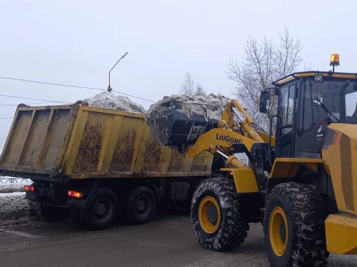 В январе с улиц Ярославля вывезли около 97 тысяч кубометров снега