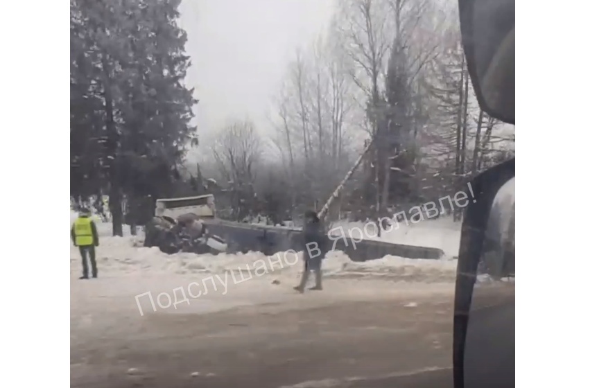 В Ярославской области погиб водитель вылетевшего в кювет бензовоза