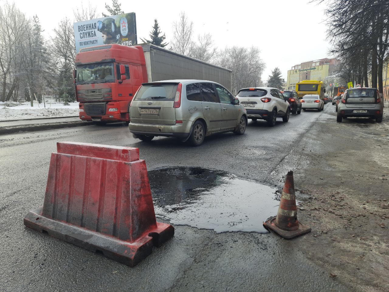 В Ярославле провели ямочный ремонт на Суринском путепроводе – мэрия
