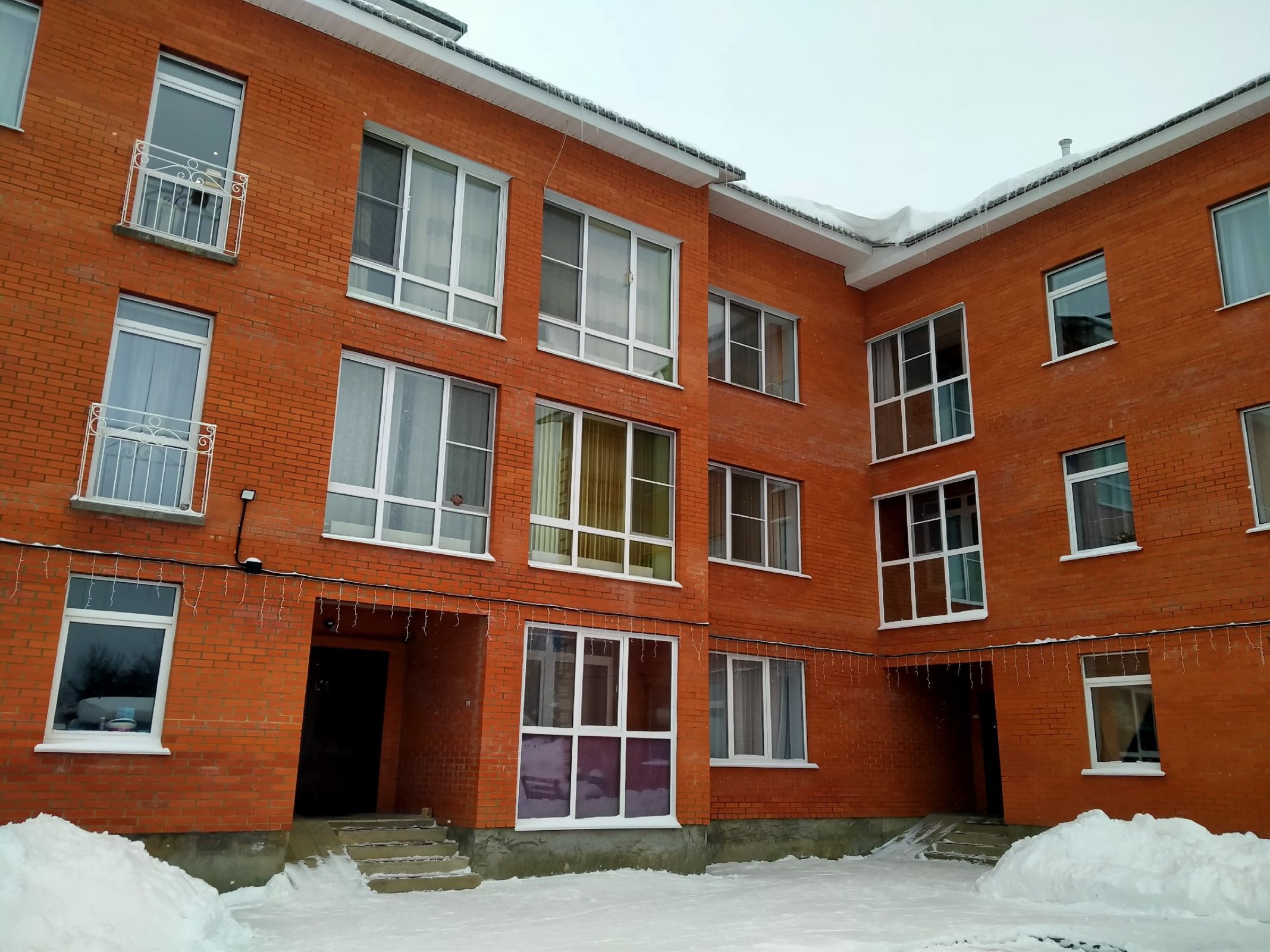 Директор школы в Ярославской области благодаря нацпроекту переехала из аварийного дома в новое жилье