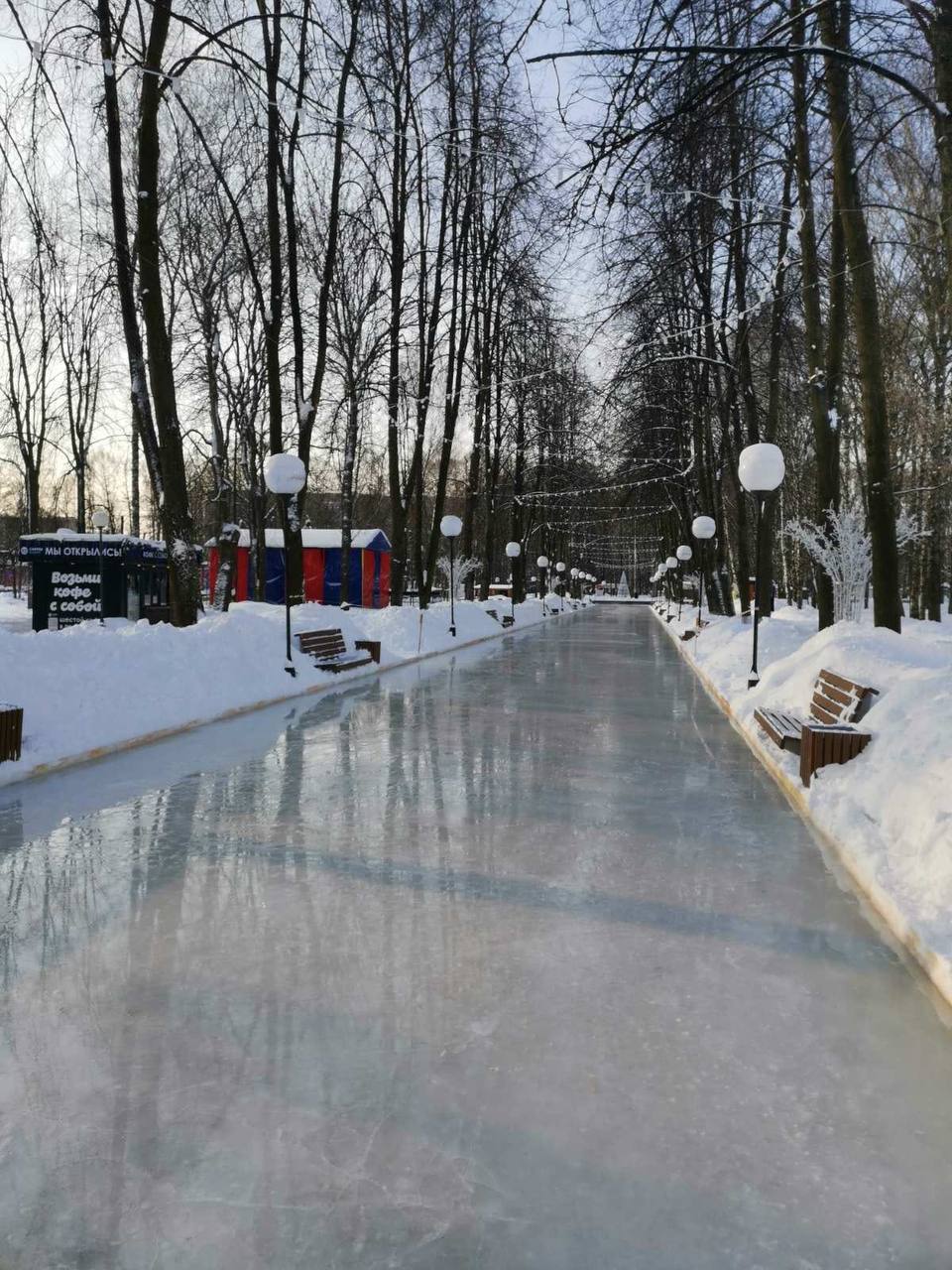 В Юбилейном парке Ярославля открылся каток