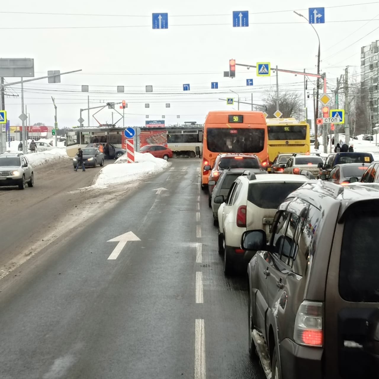 ДТП с трамваем в Ярославле перекрыло Ленинградский проспект