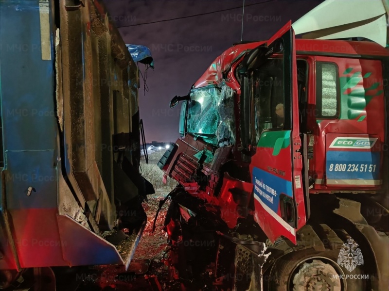 Водитель пострадал в ДТП с двумя грузовиками на окружной в Ярославле