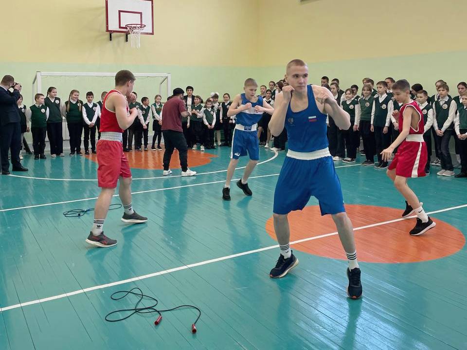 Проект «Бокс в школу» стартовал в Ярославской области