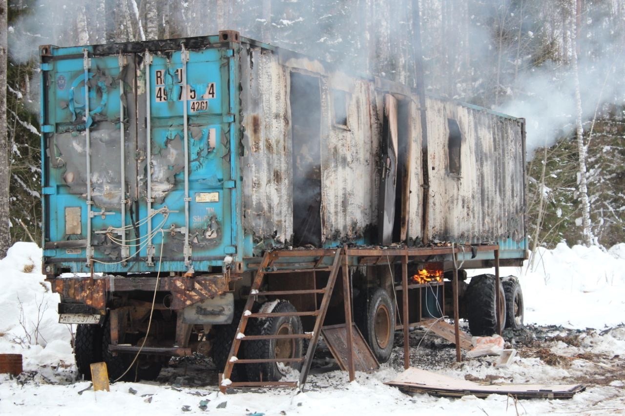 При пожаре в вагончике лесозаготовителей в Ярославской области пострадали люди
