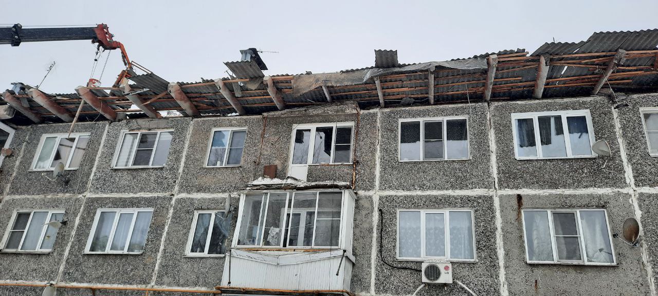 В селе в Ярославском районе от снега провалилась крыша