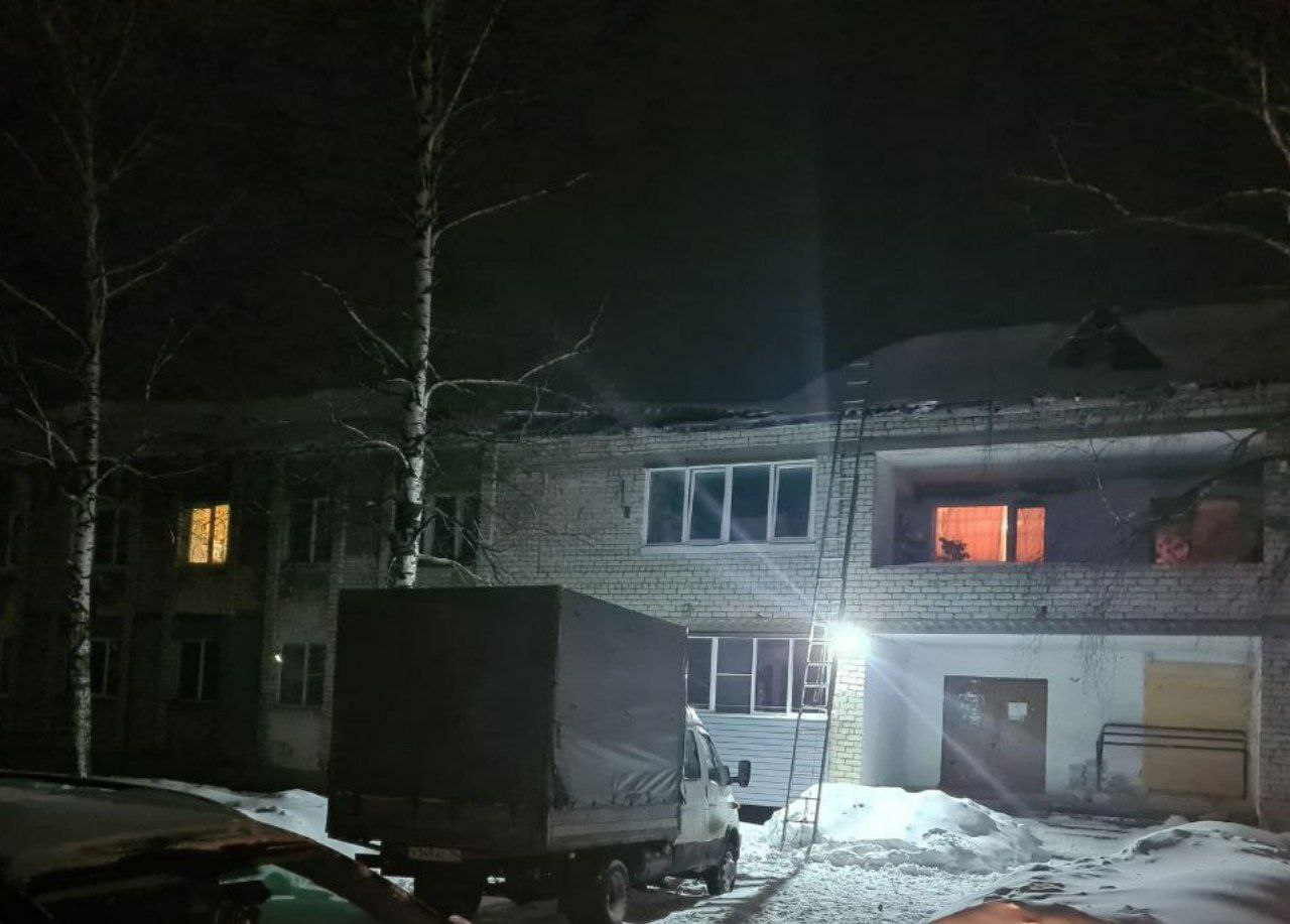В селе Ярославской области обрушилась крыша многоквартирного дома