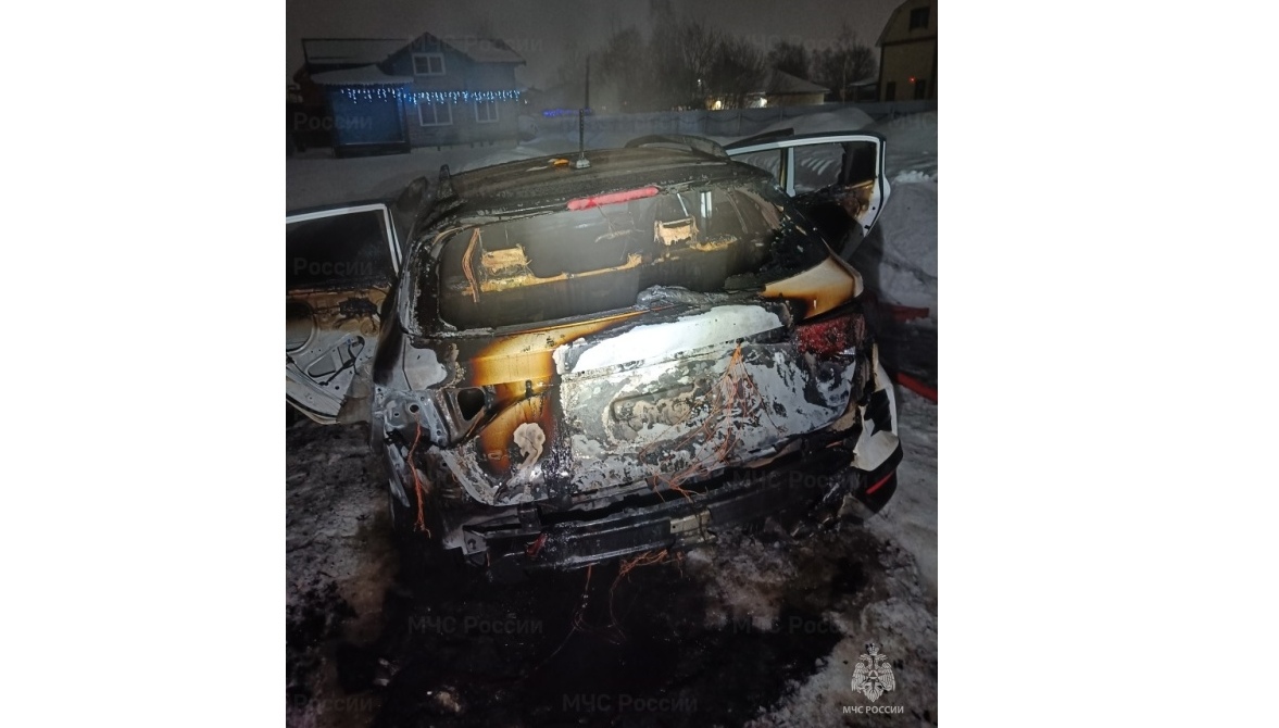 В двух районах Ярославля ночью горели автомобили