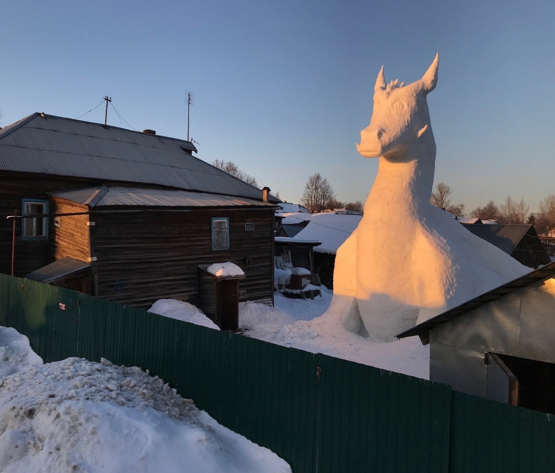 В Ярославской области появился девятиметровый снежный дракон