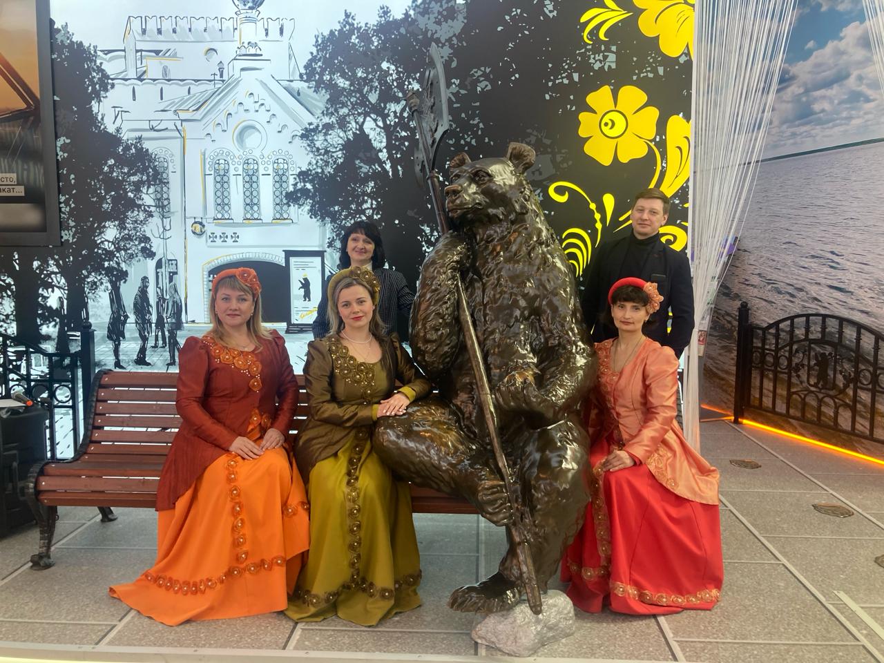 Посетители выставки «Россия» приняли участие в программе «Медвежий угол» на стенде Ярославской области