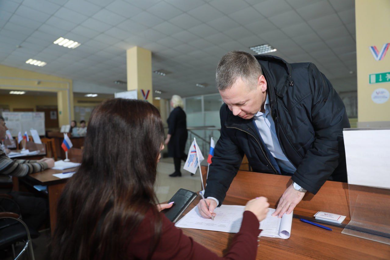 Губернатор Михаил Евраев проголосовал на выборах Президента России
