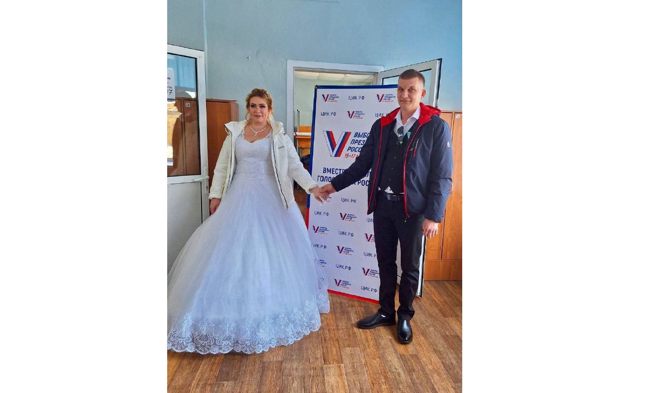 Свадьба приехала на избирательный участок Заволжского поселения Ярославского района