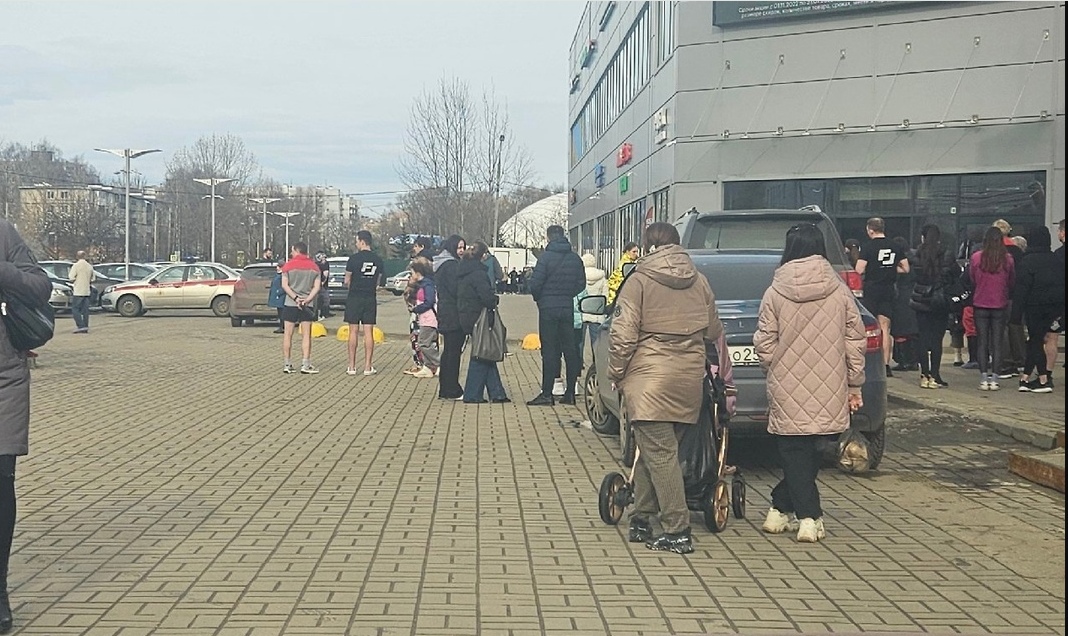 В Ярославле эвакуировали торговый центр из-за подозрительного рюкзака