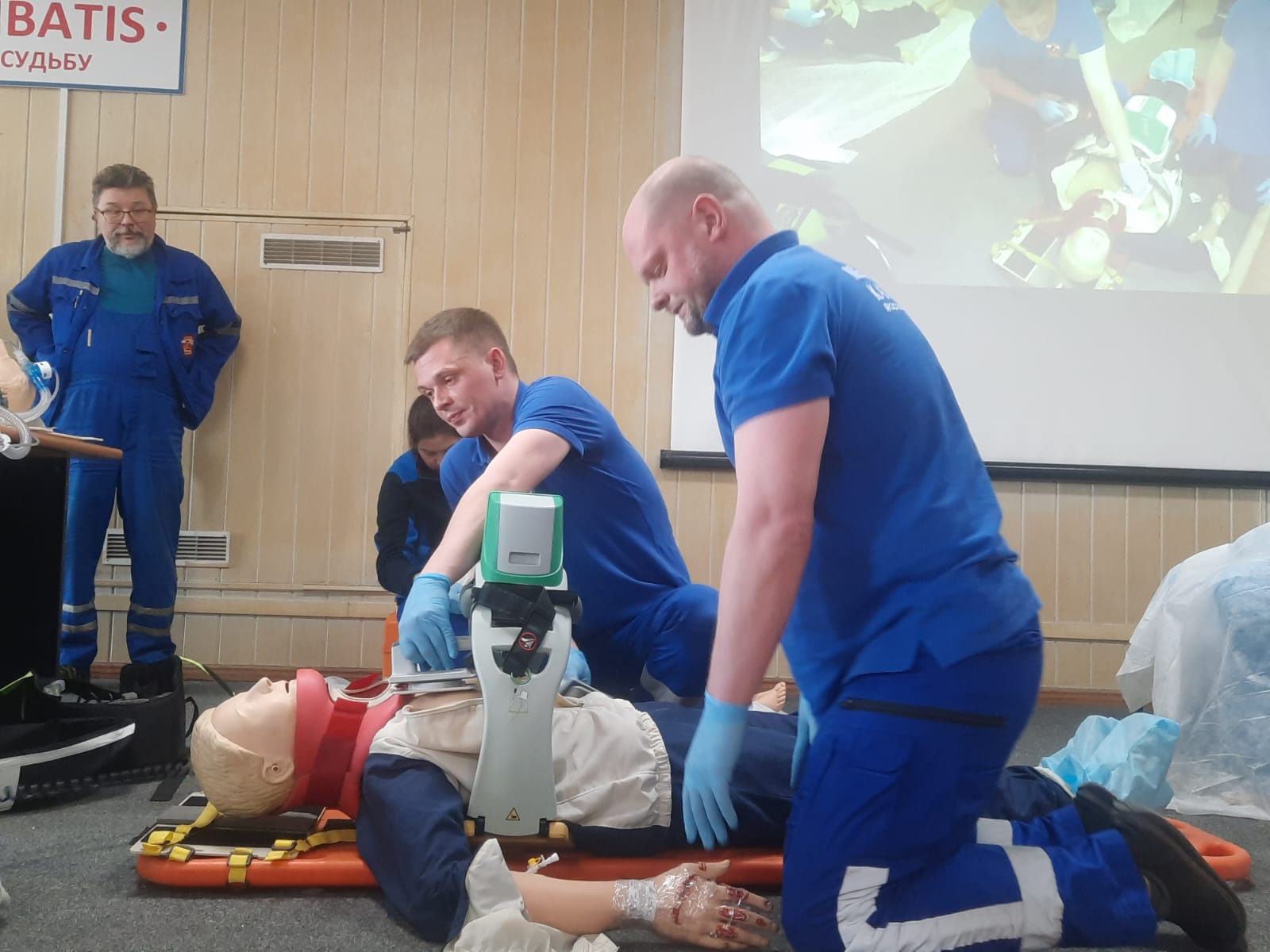 Более 200 студентов-медиков посетили ярославскую станцию скорой помощи в день открытых дверей