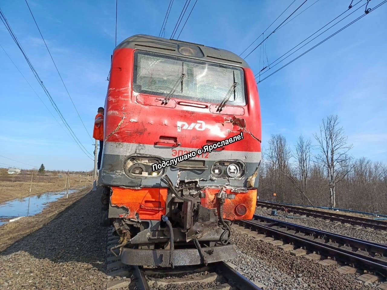 Четыре поезда задержаны из-за аварии с автобусом в Ярославской области