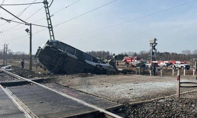 В смертельном ДТП с поездом в Ярославской области погибла 17-летняя девушка