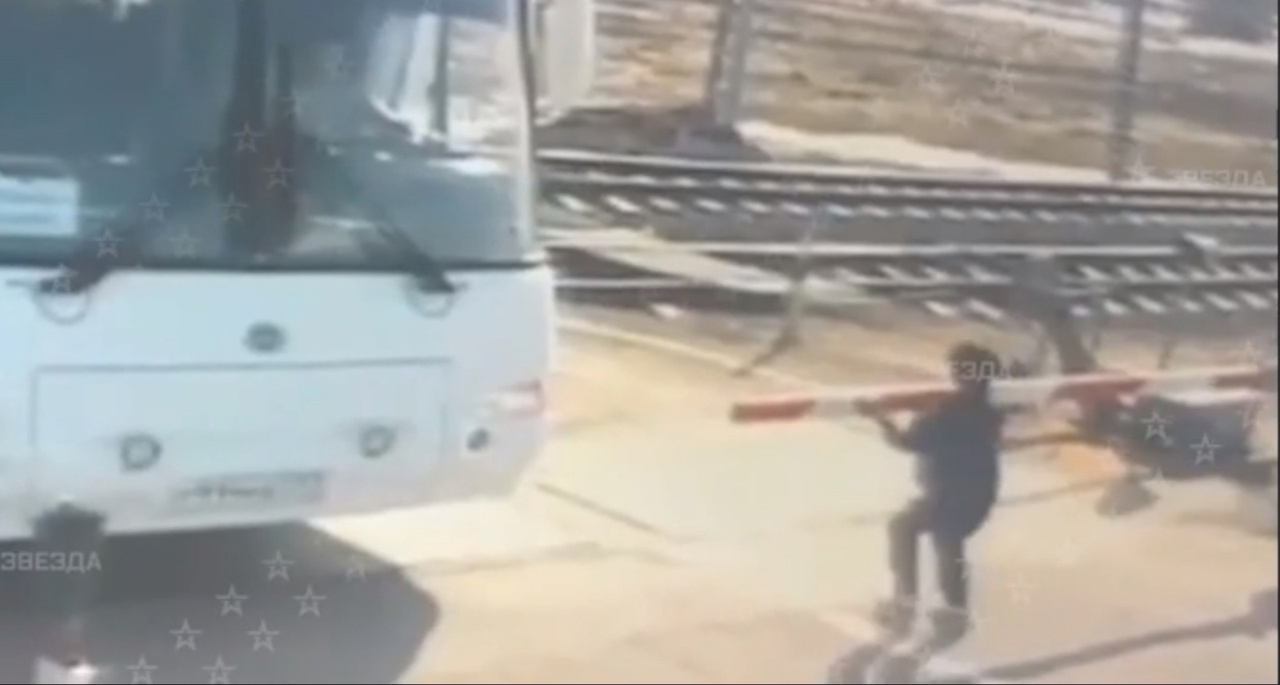 12-летний пассажир попавшего под поезд под Переславлем автобуса выжил